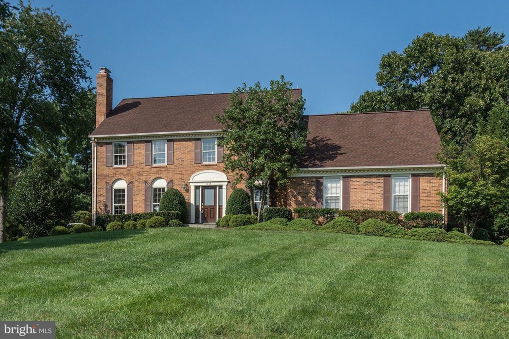 1406 Southwind Ct, Vienna, VA 22182